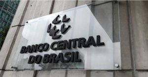 quais bancos mais cobram juros abusivos no financiamento de veículos